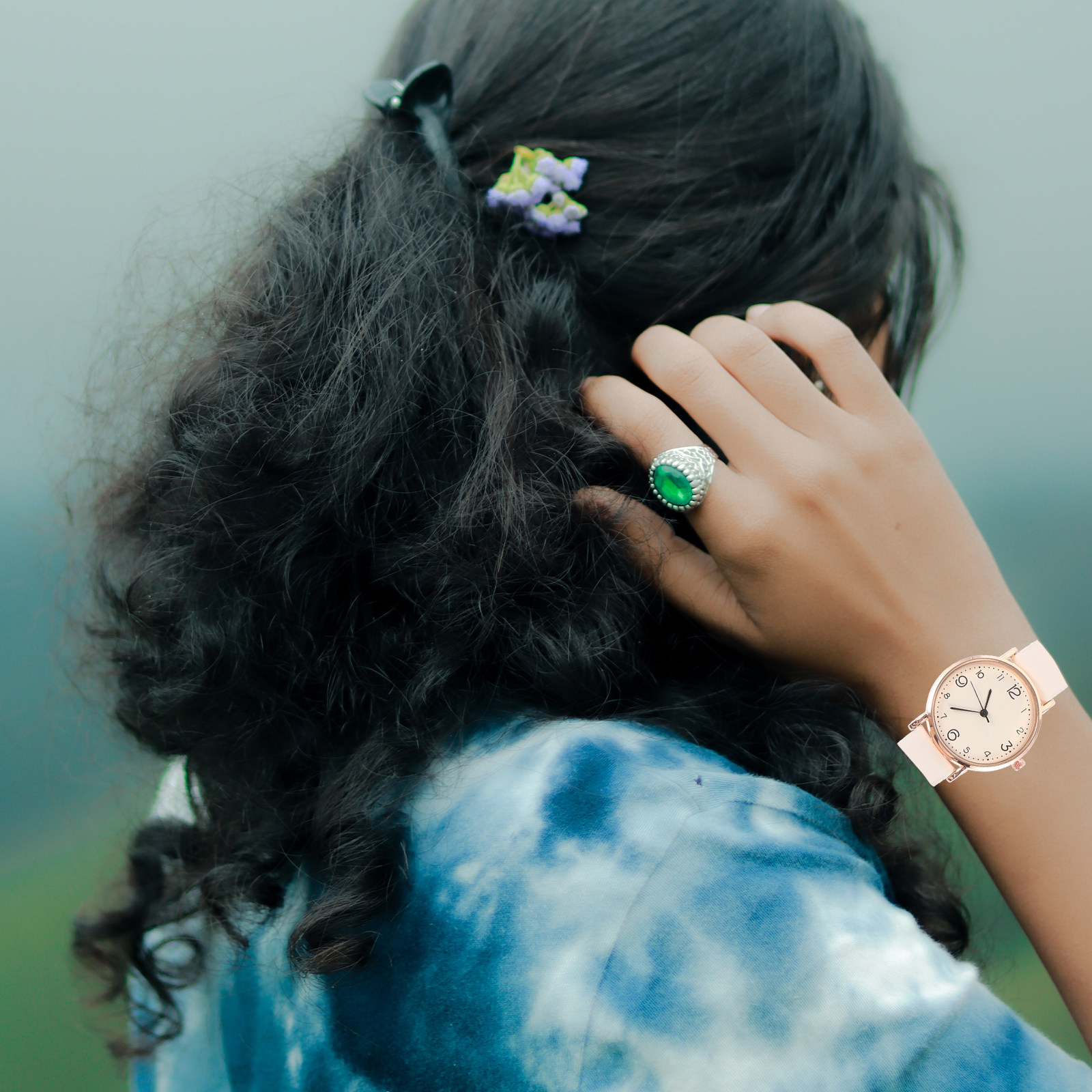 Luxury Watch White - ساعة يد نسائية بحركة كوارتز، سطح