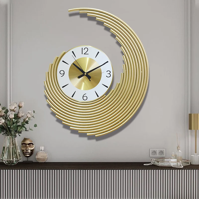 ساعة حائط معدنية فاخرة كبيرة ب - مراجعة Luxury Watch Europe وسعره