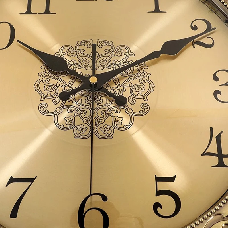 ساعة حائط عصرية بإطار خشبي صلب - مراجعة Luxury Watch Europe وسعره