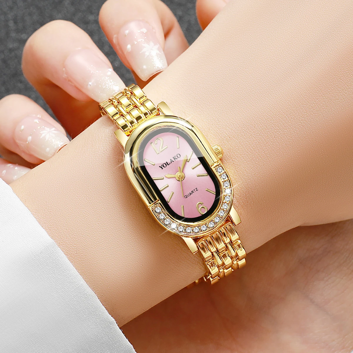 ساعة كوارتز نسائية فاخرة مرصعة - مراجعة Luxury Watch Case Travel وسعره