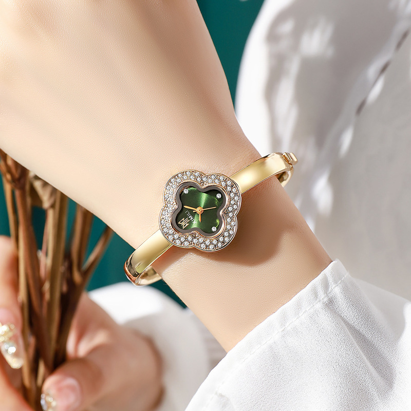 ساعة يد نسائية فاخرة مرصعة بال - مراجعة Luxury Watch Ladies وسعره