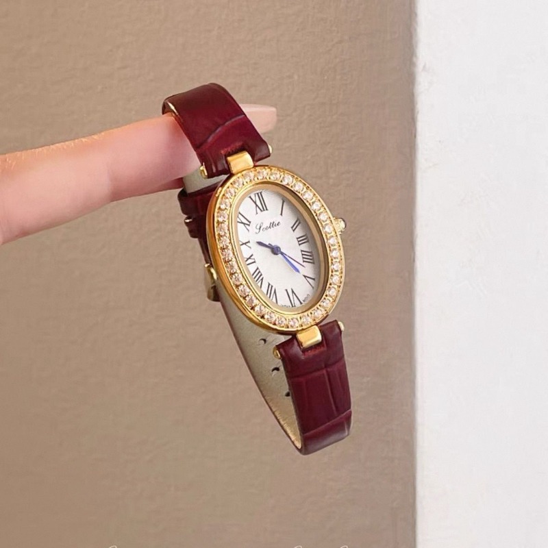 ساعة تشومو النسائية بحزام مرصع - مراجعة Luxury Watch Diamond وسعره