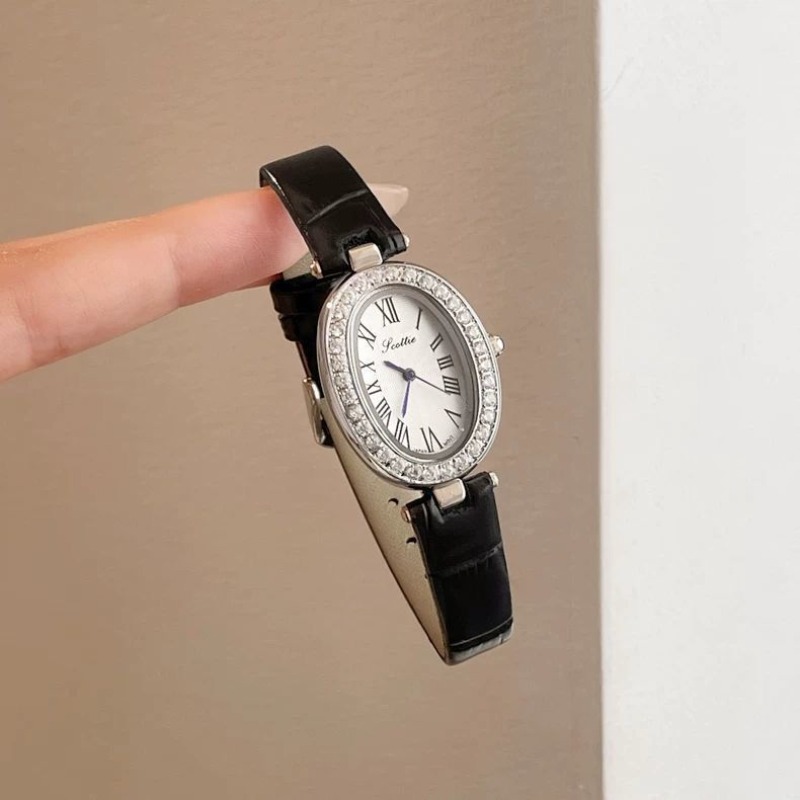 ساعة تشومو النسائية بحزام مرصع - مراجعة Luxury Watch Diamond وسعره