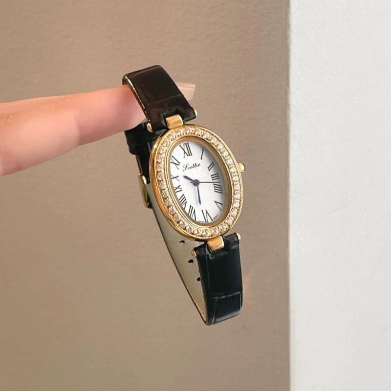 ساعة تشومو النسائية بحزام مرصع - مراجعة Luxury Watch Diamond وسعره