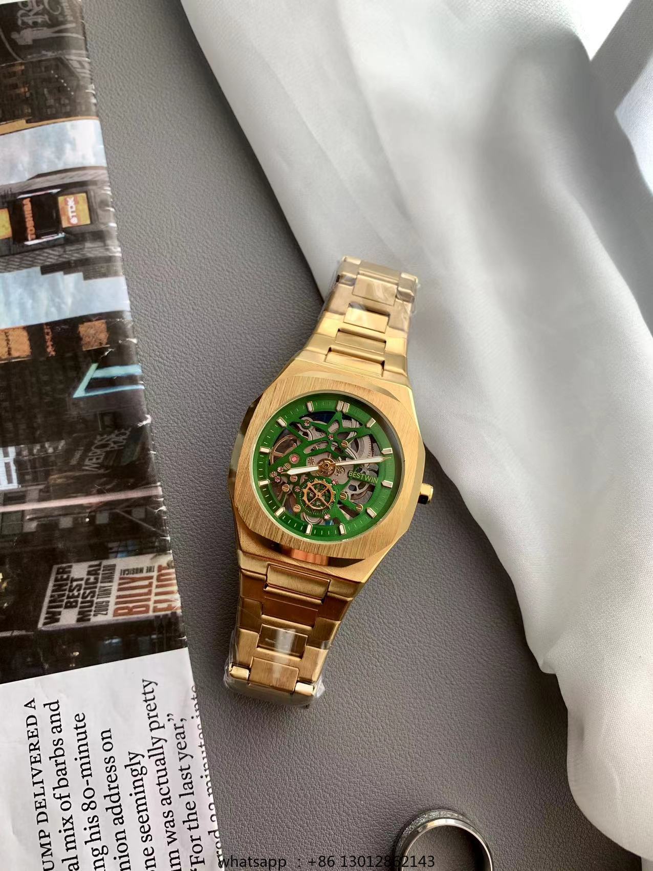 ساعة مربعة صغيرة كوارتز صغيرة  - مراجعة Luxury Watch Green وسعره