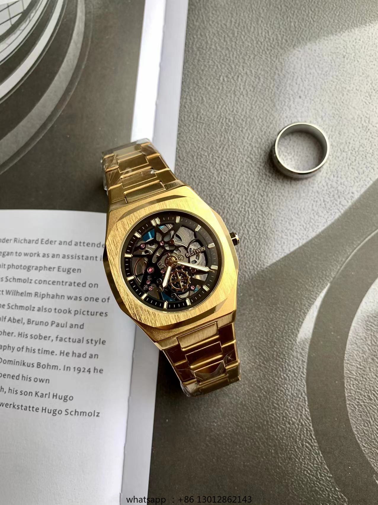 ساعة مربعة صغيرة كوارتز صغيرة  - مراجعة Luxury Watch Green وسعره