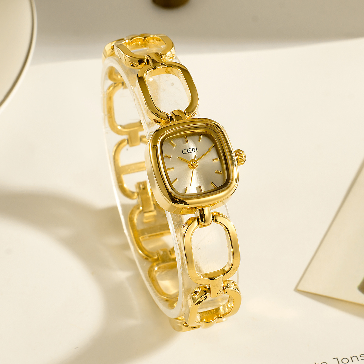 ساعات نسائية من ماركة GEDI، فا - مراجعة Luxury Watch Brand List وسعره