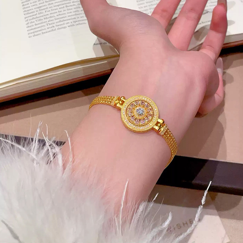 ساعة يد نسائية فاخرة مرصعة بال - مراجعة Compass Watch Luxury وسعره