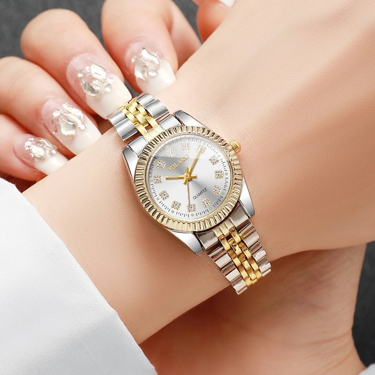 ساعة كوارتز نسائية عصرية مرصعة - مراجعة Luxury Watch Case Travel وسعره