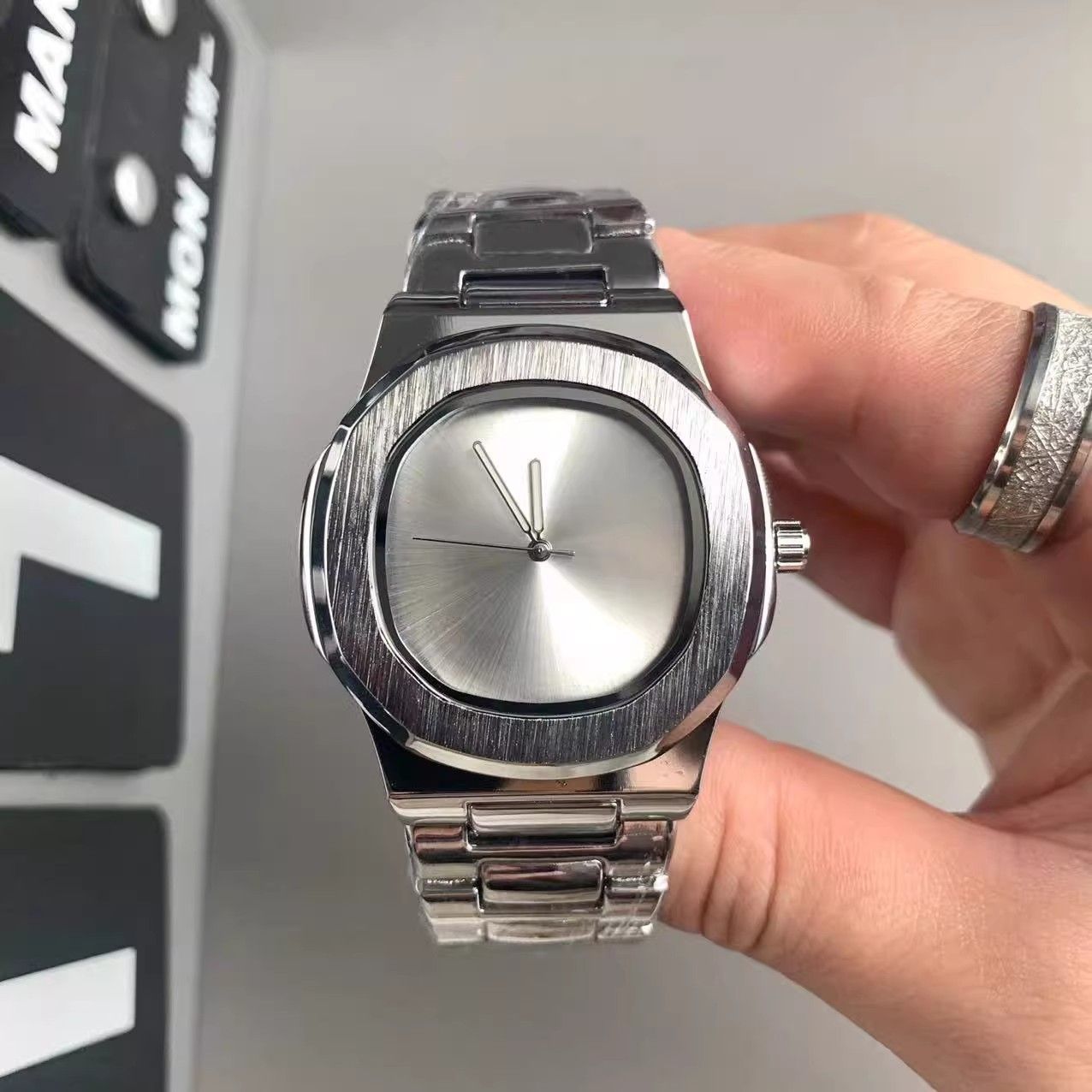 ساعة يد رجالية بشعار مخصص، ساع - مراجعة Luxury Watch Logo وسعره