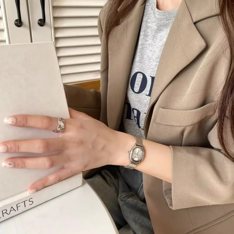 صغيرة البيضاوي الهاتفي الأخضر  - مراجعة Luxury Watch Ladies وسعره